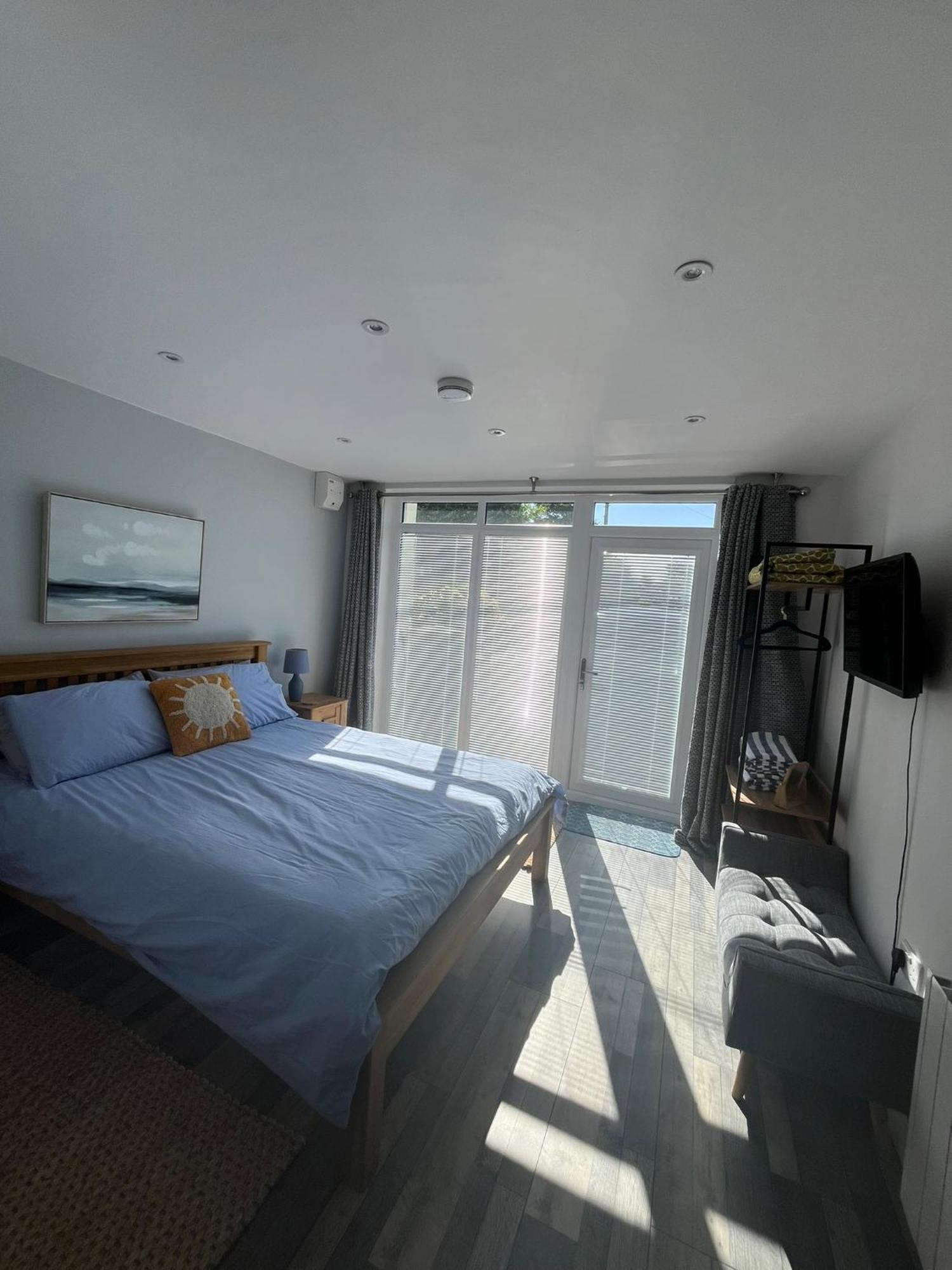 Entire Guest Suite In Four Mile Bridge, Rhoscolyn Valley Exterior photo